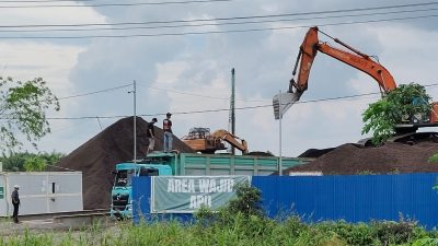 Dinilai Kebal Hukum, PT. BESTI Diduga Tambah Stockpile Baru di Pemukiman, Warga Mengkapan Tersandera Limbah