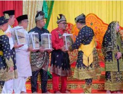 Ketua MPR RI Ahmad Muzani Dianugerahi Gelar Adat Melayu, Wali Kota Lis Sampaikan Tahniah