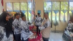 Ketua PGRI Kecamatan Bukit Batu Dunny Duvira S.Pd Lantik Pengurus Ranting V PGRI Masa Bakti XXIII Tahun 2025 – 2030.